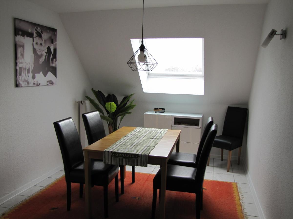 Moeblierte Dachgeschosswohnung In Ruhiger Lage Zu Vermieten 베츨러 외부 사진